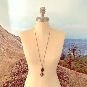 Forever 21 women’s bronze Leaf Necklace